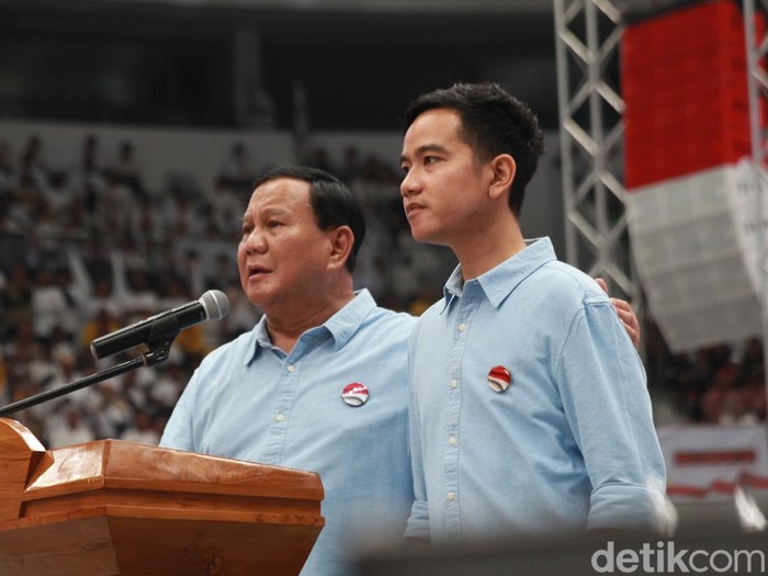 Prabowo memberikan sambutan saat acara Deklarasi Prabowo-Gibran di Indonesia Arena GBK, Jakarta, Rabu (25/10/2023).