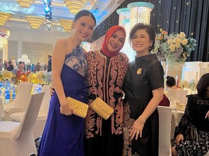 Penampilan Ibu Nagita Slavina Disorot Saat Kondangan