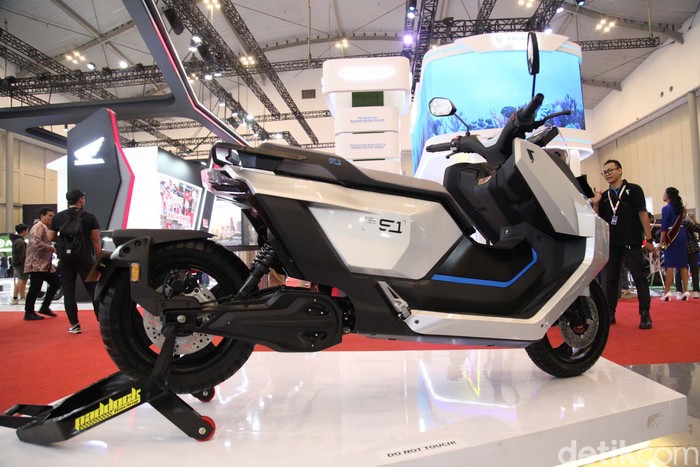 Savart meluncurkan motor listrik seri S-1 di IMOS 2023. Kehadiran Savart menambah daftar produsen motor listrik asal Indonesia.