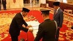 Senyum Semringah Amran Sulaiman Dilantik Jokowi Jadi Mentan Lagi