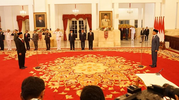 Presiden Joko Widodo (Jokowi) resmi melantik Amran Sulaiman sebagai Menteri Pertanian, Rabu (25/10/2023). Posisi jabatan tersebut sebelumnya kosong setelah Syahrul Yasin Limpo mengundurkan diri karena terjerat kasus korupsi.
