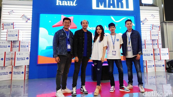 Serbu! Ada Pameran Kosmetik Kecantikan di Kelapa Gading Pameran produk kecantikan BeautyHaul Mart 2023 di Mall Kelapa Gading, Jakarta Utara. Beragam produk dipamerkan.
