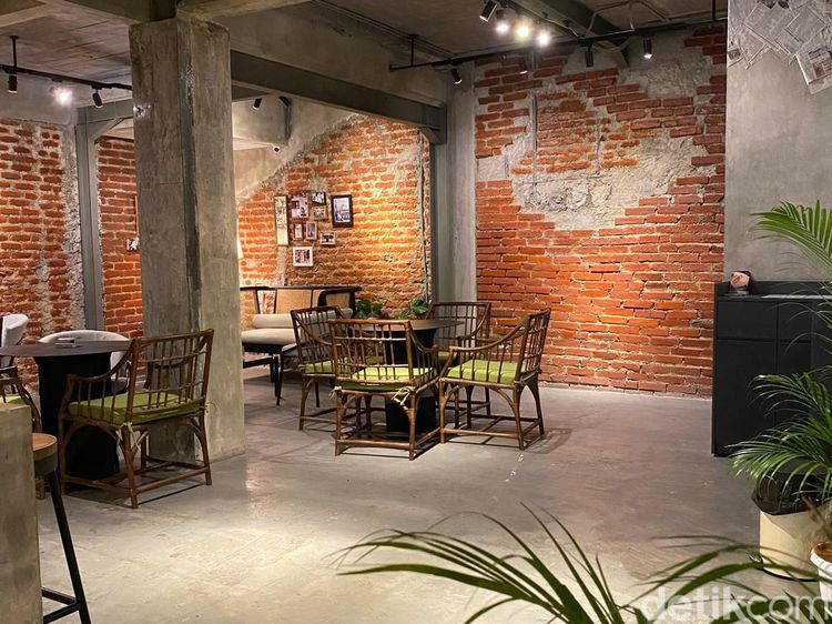 Ngopi Sambil Makan Dimsum di Kafe Bergaya Rustic Bintaro Sektor 9