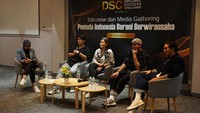 Sejumlah narasumber hadir dalam Talkshow dan Media Gathering “Pemuda Indonesia Berani Berwirausaha” yang merupakan rangkaian acara dari Diplomat Success Challenge Season 14 di Jakarta, Rabu (25/10/2023). Semangat Sumpah Pemuda menjadi motivasi generasi muda untuk memiliki sikap, semangat dan perilaku kewirausahaan yang dilandasi oleh kemampuan berkreasi dan berinovasi.