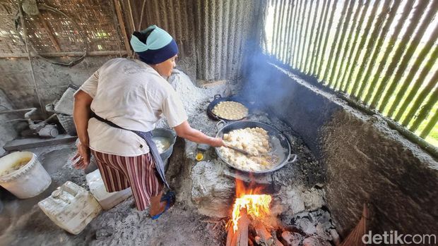 Tahu Pong Jigudan di Jalan Srandakan Bantul. Salah satu kuliner populer di Bantul. Foto diambil Rabu (25/10/2023).