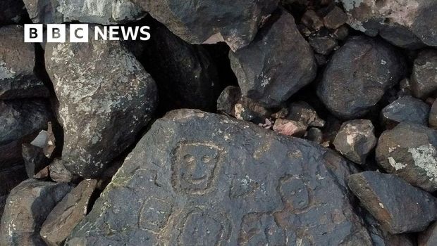 Ukiran kuno di batu sungai Amazon