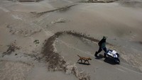 Gelombang panas dan kekeringan juga telah membatasi akses masyarakat lokal terhadap pasokan yang bergantung pada transportasi sungai di hutan hujan tersebut.  