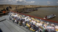 Negara bagian Amazonas mendistribusikan pasokan makanan dan air serta peralatan kebersihan pribadi.  