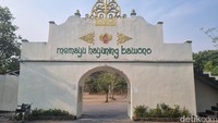 Pada hari-hari biasa suasana di Puri Mataram ini cukup sepi, biasanya hanya ada beberapa pengunjung di sini. Ini bisa menjadi pertimbangan bagi traveler yang ingin bisa lebih puas menikmati udara segar di sini.