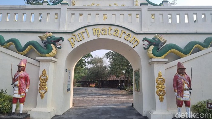 Puri Mataram berlokasi di Desa Drono, Tridadi, Sleman, Yogyakarta. Salah satu tempat yang cocok untuk menghabiskan waktu bersama keluarga.