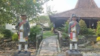 Rencananya akan ada pula taman buah di sudut kawasannya, area tersebut masih belum selesai digarap.