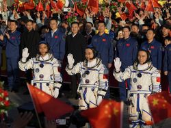 3 Astronaut China Siap Hadapi Tugas Menantang di Stasiun Luar Angkasa