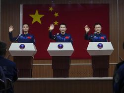 3 Astronaut China Siap Hadapi Tugas Menantang di Stasiun Luar Angkasa