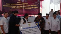 Sejumlah barang dihibahkan ke Pemkab Bekasi.  