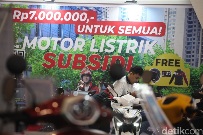 Pameran Motorcycles Show atau IMOS 2023 berlangsung mulai dari tanggal 25-29 Oktober 2023. Panitia menargetkan 6 ribu sepeda motor terjual ke pengunjung.