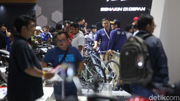 6 Ribu Motor Ditargetkan Terjual di IMOS 2023 Pameran Motorcycles Show atau IMOS 2023 berlangsung mulai dari tanggal 25-29 Oktober 2023. Panitia menargetkan 6 ribu sepeda motor terjual ke pengunjung.