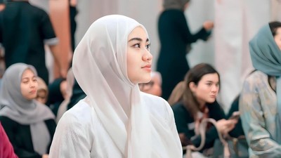 7 Pesona Aaliyah Massaid Berhijab di Acara Aurel, Dipuji Bak Bidadari Surga