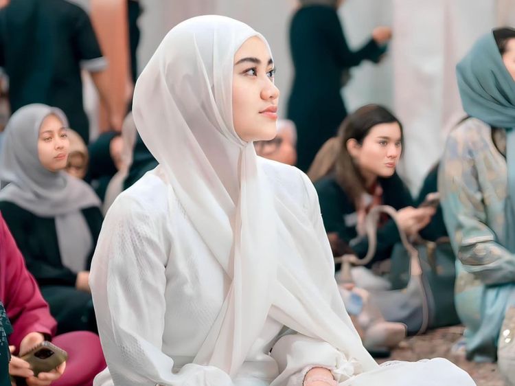 7 Pesona Aaliyah Massaid Berhijab di Acara Aurel, Dipuji Bak Bidadari Surga