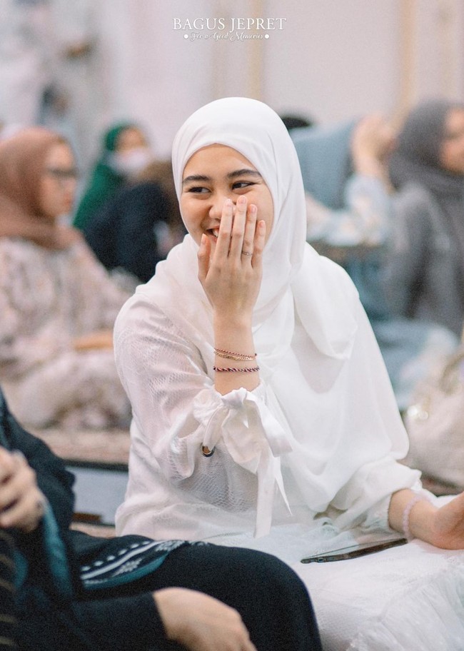 Saking cantiknya Aaliyah bahkan disebut-sebut bak bidadari surga. Bentar bentar... Ini bidadari surga cantik banget MasyaAllah, komentar salah seorang netizen. Foto: Instagram/@aaliyah.massaid