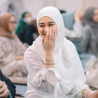 Saking cantiknya Aaliyah bahkan disebut-sebut bak bidadari surga. Bentar bentar... Ini bidadari surga cantik banget MasyaAllah, komentar salah seorang netizen. Foto: Instagram/@aaliyah.massaid