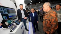 Pemerintah Indonesia, melalui Kementerian Perindustrian, menjalankan berbagai langkah untuk mendukung percepatan digitalisasi industri demi mencapai peningkatan produktivitas dan daya saing secara global dengan visi besar membawa Indonesia menjadi 10 besar ekonomi dunia pada 2030 mendatang. 