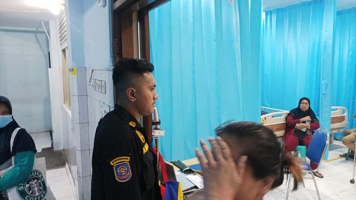 Aksi penyelamatan ibu hamil di Surabaya yang kontraksi hingga pecah ketuban.