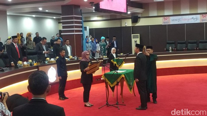 Andi Ian Latanro dilantik sebagai PAW anggota DPRD Sulsel.