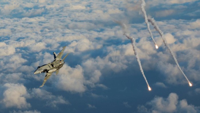 Angkatan Udara (AU) Spanyol menggelar Latihan Militer Ocean Sky 2023. Dalam latihan tersebut, AU menerbangkan beberapa pesawat tempur.