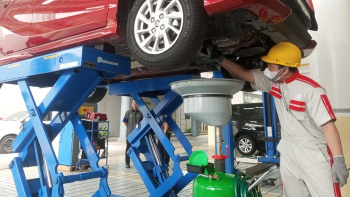 Auto2000 meraih Sertifikat Green Building EDGE Advanced dari Green Building Council Indonesia di Cabang Auto2000 Wahid Hasyim dan Auto2000 BSD City.