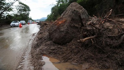 Badai Otis Picu Banjir dan Longsor di Meksiko
