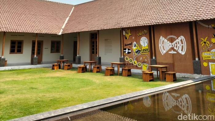 Bagian dalam Galeri Lokananta Solo.