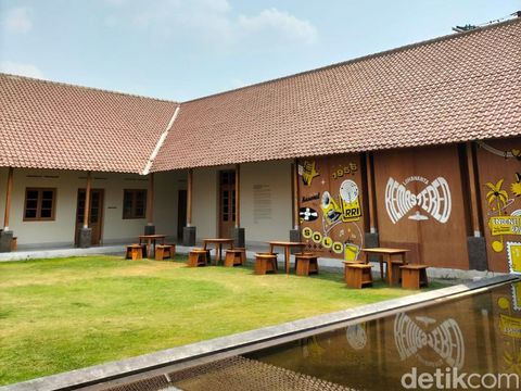 Bagian dalam Galeri Lokananta Solo.