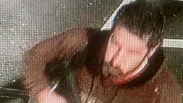 Begini Aksi Pelaku Penembakan Brutal di Maine Amerika Serikat Robert Card diidentifikasi sebagai pelaku penembakan massal di kota Lewiston, Maine, Amerika Serikat. Begini aksi pelaku saat melakukan penembakan hingga menewaskan 22 orang.