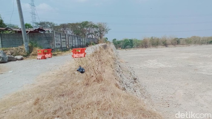 Bekas lahan tambang uruk Tol Jogja-Solo di Desa Kaligawe, Kecamatan Pedan, Klaten, Kamis (26/10/2023).