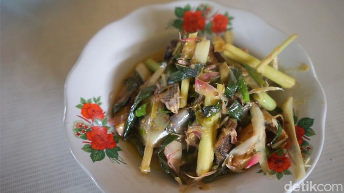 Belum Sambal Tumis dengan Kecombrang. (Adhe Junaedy/detikSumut)