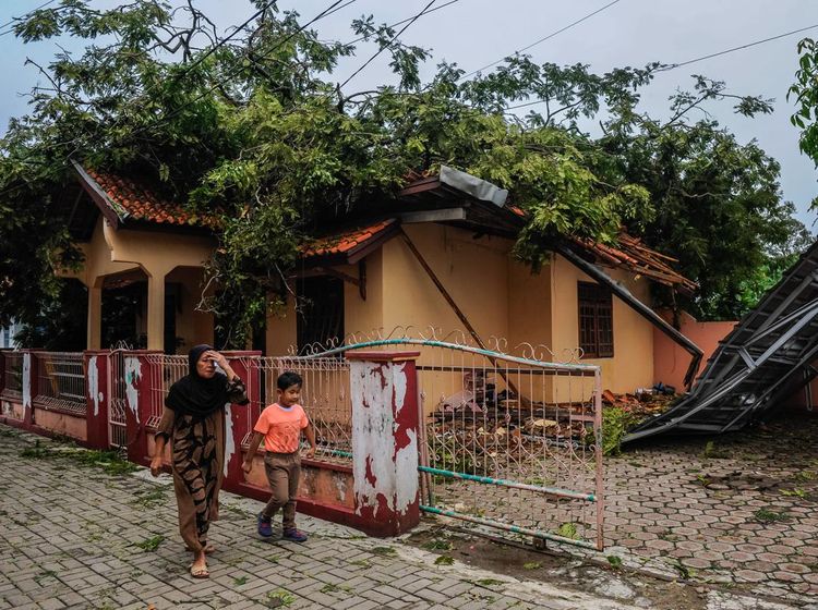 Angin Kencang Disertai Hujan Deras di Pandeglang Tewaskan 1 Warga