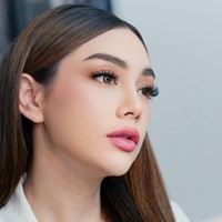 Foto-foto terbarunya itu diunggah Celine ke akun Instagram pribadinya. Namun terlihat di sebagian besar foto-foto unggahan terbaru tersebut Celine tampak menonaktifkan kolom komentar. Foto: Instagram/@celine_evangelista