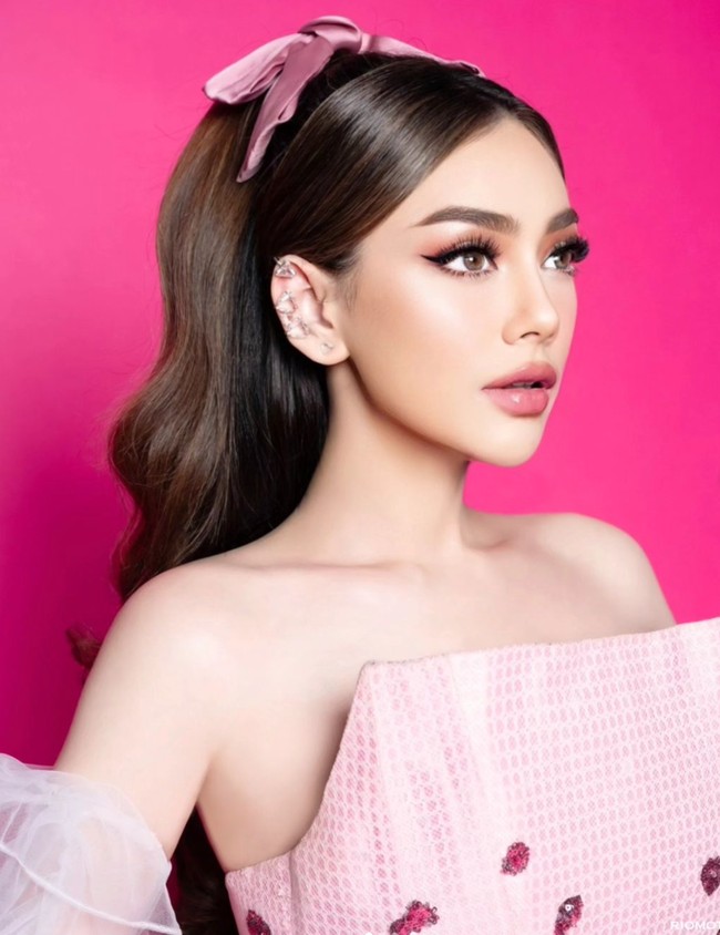 Memiliki darah keturunan Italia dari ayahnya membuat Celine memiliki kecantikan yang khas. Lahir pada 2 April 1992, Celine kini berusia 31 tahun. Foto: Instagram/@celine_evangelista