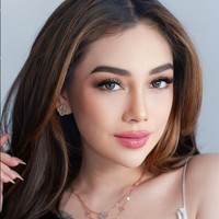 Aktris cantik Celine Evangelista belakangan kembali menuai sorotan. Penampilannya kini dipuji semakin cantik dengan bibir yang terlihat lebih tebal. Foto: Instagram/@celine_evangelista