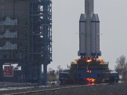 China Luncurkan Roket Pesawat Ruang Angkasa Shenzhou-17