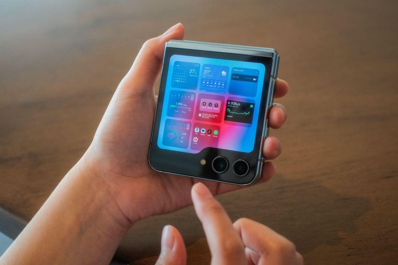 Cover Screen Samsung Galaxy Z Flip5 Multifungsi