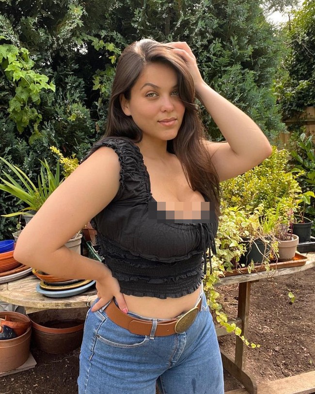 Fenella Fox adalah selebgram yang sering menjual konten eksklusif, termasuk yang memamerkan bulu ketiak. Mengaku dapat penghasilan yang tidak sedikt tapi sayangnya pekerjaan itu juga membuatnya terganggu secara mental.  Foto: Instagram Fenella Fox