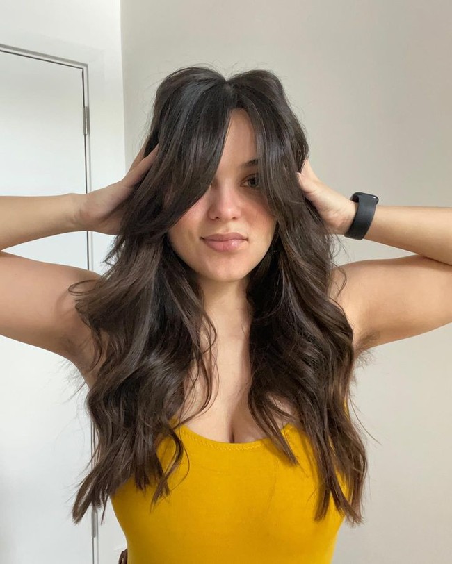 Wanita 30 tahun asal Inggris itu sendiri suka memamerkan bulu ketiak karena merasa jengah dengan standar kecantikan. Banyak yang suka tapi tidak sedikit pula yang menghujatnya karena itu. Foto: Instagram Fenella Fox