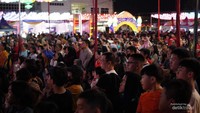 Sriwijaya Lantern Festival ramai pengunjung.