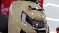 Dinamonya menggunakan brushless DC motor (BLDC) jenis Hub-drive dengan tenaga 3.000 watt. Kecepatan maksimumnya diklaim mencapai 80 kpj.  