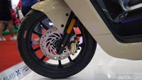 Untuk ban depan, Gova F600 menggunakan ukuran 90/90-14.  