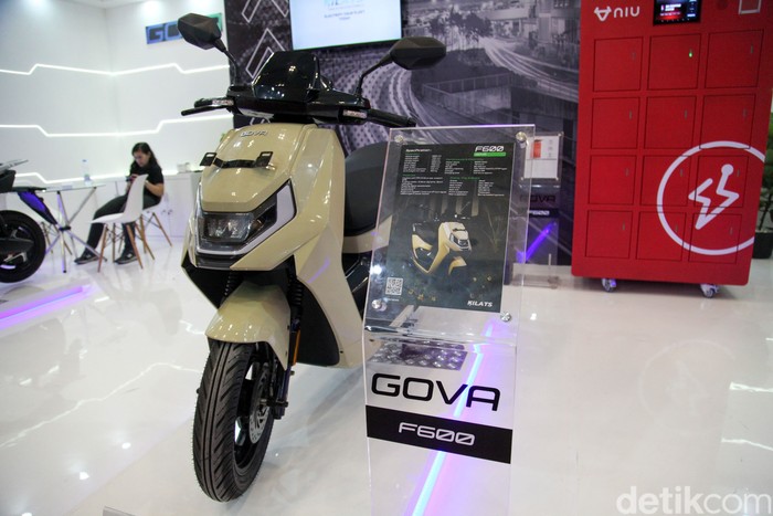 Berbagai merek motor listrik ikut meramaikan IMOS+ 2023, tidak terkecuali Gova. Gova hadir dengan produk unggulannya yaitu seri F600.