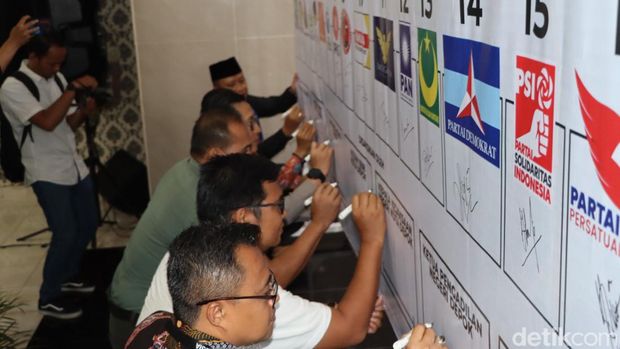 Forum Koordinasi Pimpinan Daerah (Forkopimda) Kota Depok bersama timses capres-cawapres dan parpol-parpol menggelar deklarasi pemilu aman dan damai. (Devi Puspitasari/detikcom)