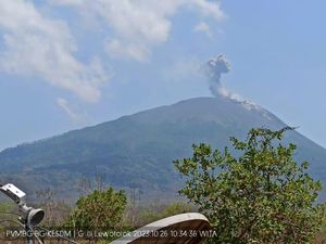 Status Gunung Api di Indonesia: Lewotobi Awas, Merapi hingga Semeru Siaga