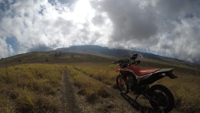 Potret jalur Doro Ncanga yang bisa dilalui oleh mobil off road dan motor trail.